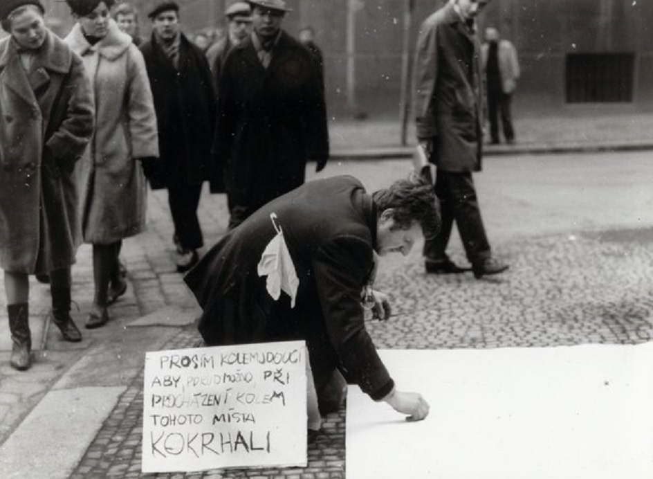 Послевоенное европейское искусство. Флюксус. Милан Книжак «Одиночная демонстрация», 1964