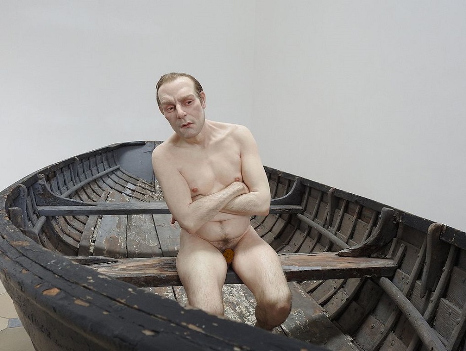 Гиперреализм. Рон Мьюек. Скульптура «Человек в лодке», 2002