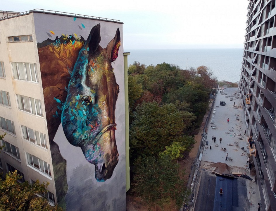 Мурал. Мурал с изображением лошади в Одессе