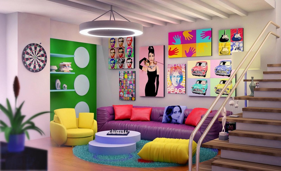 Стиль поп-арт в интерьере. Гостиная с разноцветными диванами и постерами на стене в стиле поп-арт