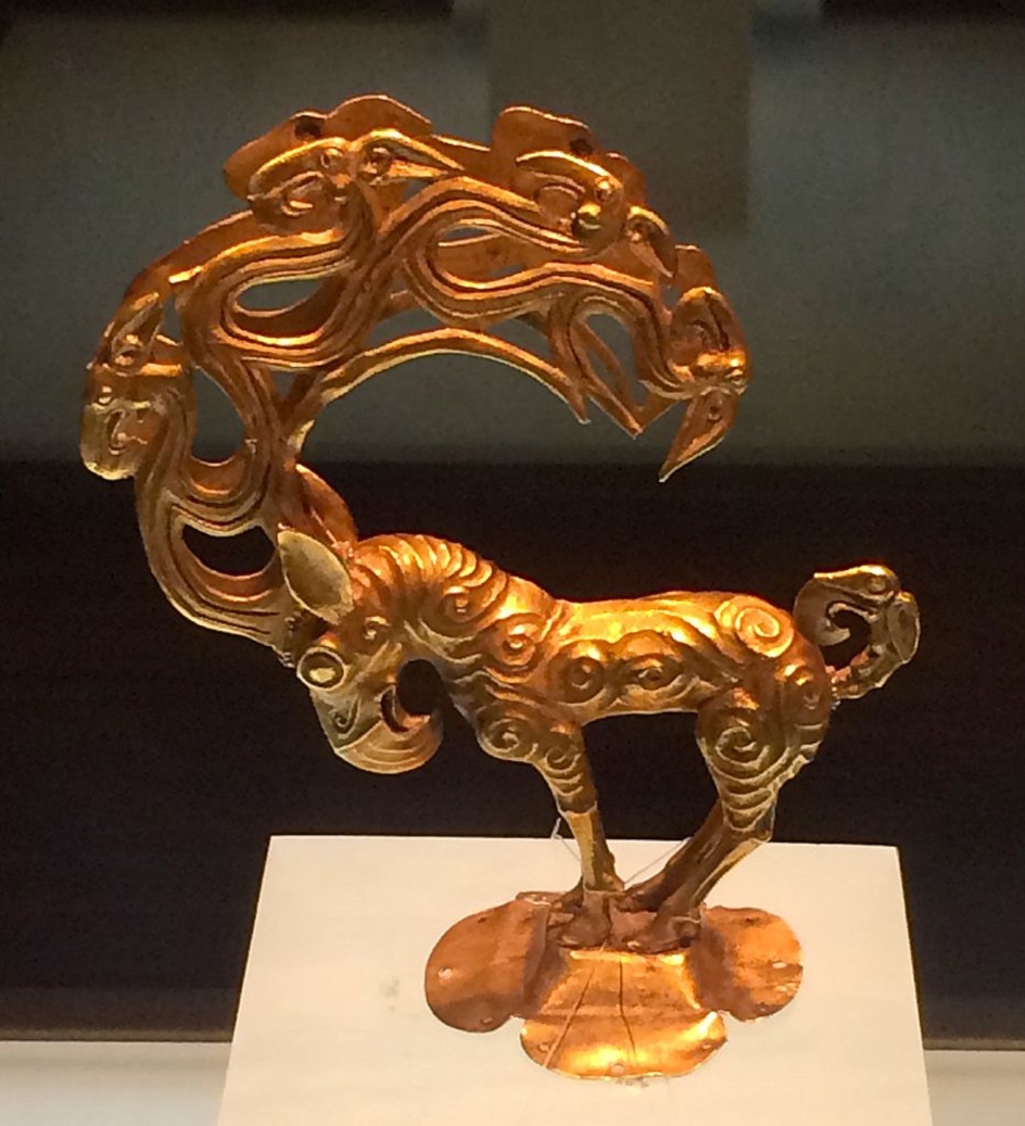 Скульптура. Золотой олень с головой орла из китайской гробницы, IV век до нашей эры